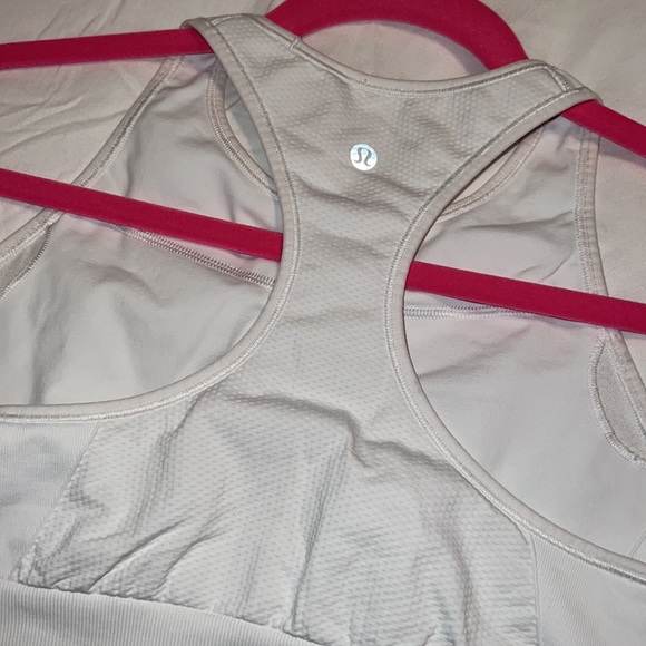 Lululemon longer line crop top/sports bra - Picture 5 of 6